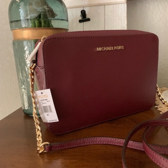 Michael Kors Handbags - Last one ♥️New MK Crossbody Beautiful